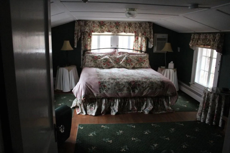 Fox Creek Inn LLC