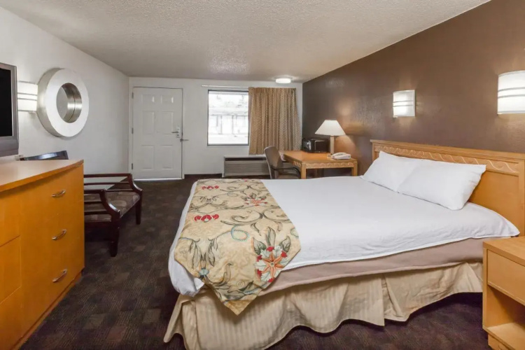 Motel 6 Flint
