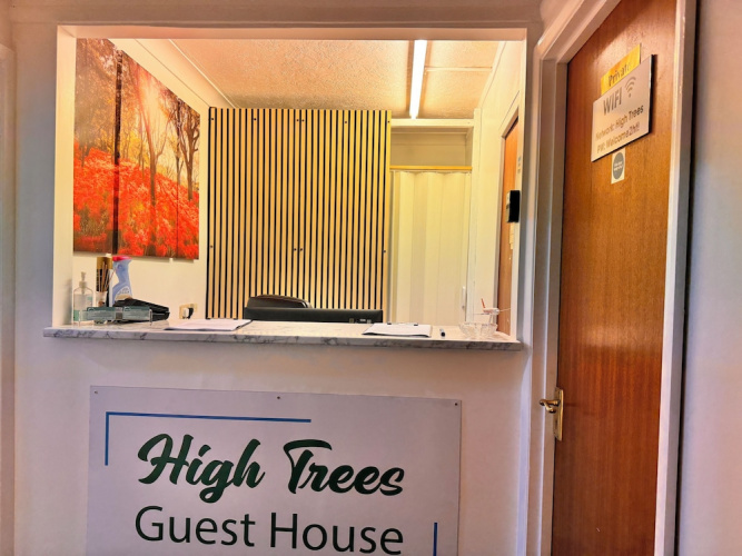High Trees Gatwick Guest House