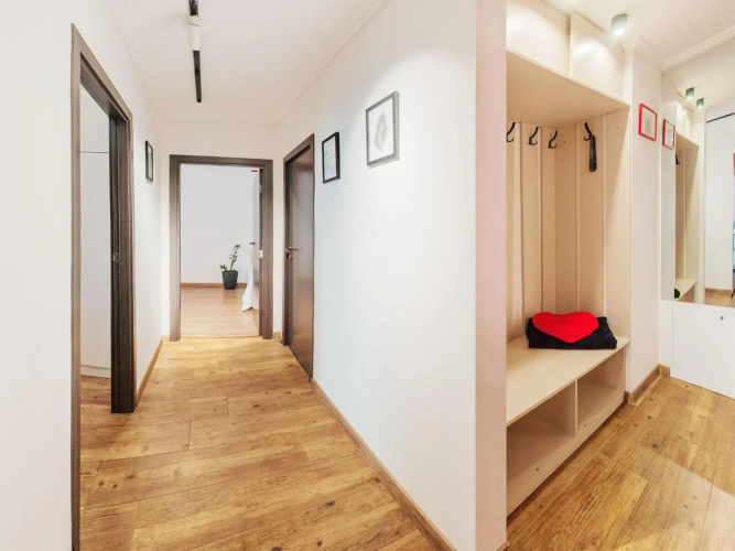 Monro Apartment