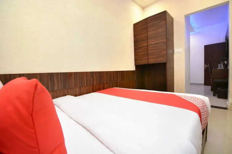 FabHotel Platinum Inn & Suites