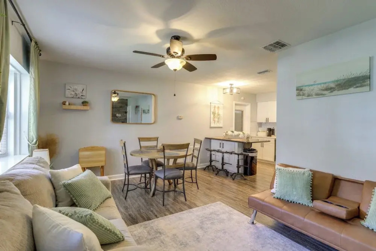 Pet-friendly Largo Escape w/ Fire Pit!