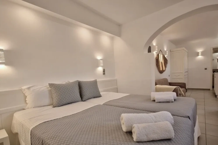 Standard Triple room with sea view