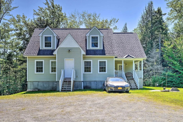 West Dover Home w/ Deck, Grill & EV Outlet