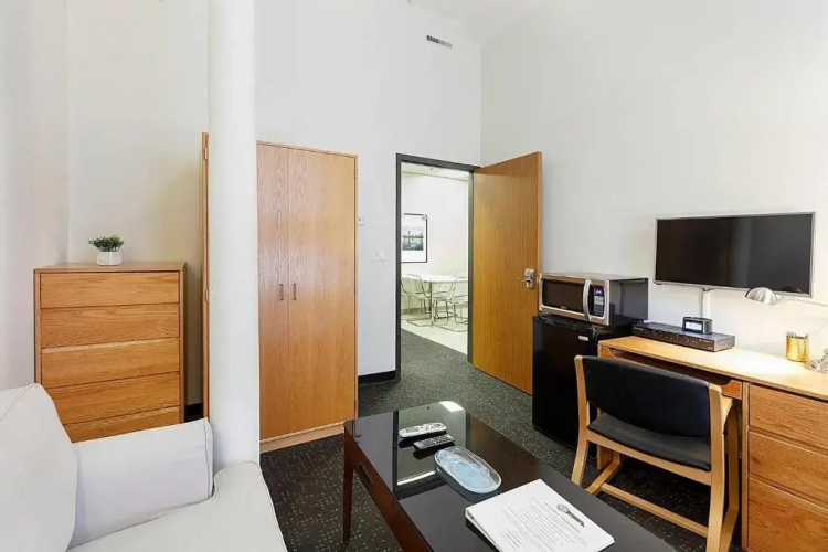 Studio Ready 4 Students & Traveling Professionals! 310