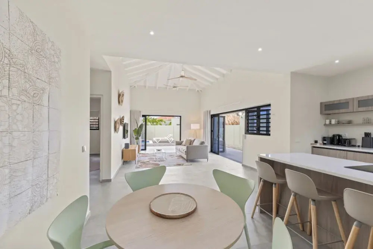 Villa Paradise with pool at mambo beach