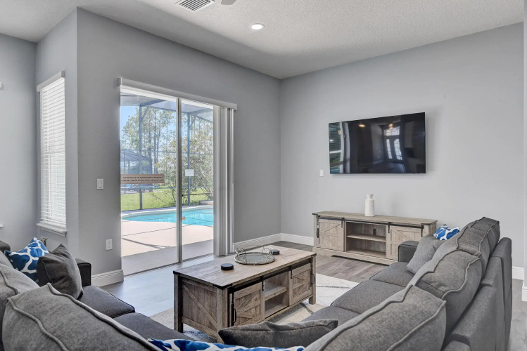 Brand New Remodeled Golf Course Pool & Spa Home, Davenport, US