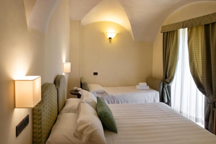 Classic Triple room with view