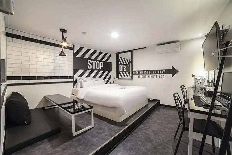 Gunsan Hotel Box