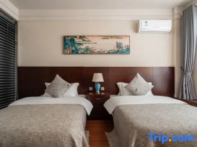 Standard Twin room with courtyard view