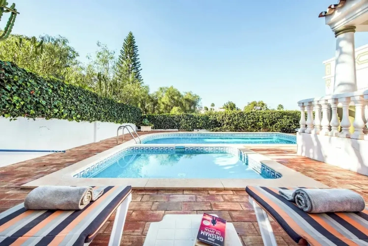 2 Bedrooms Villa