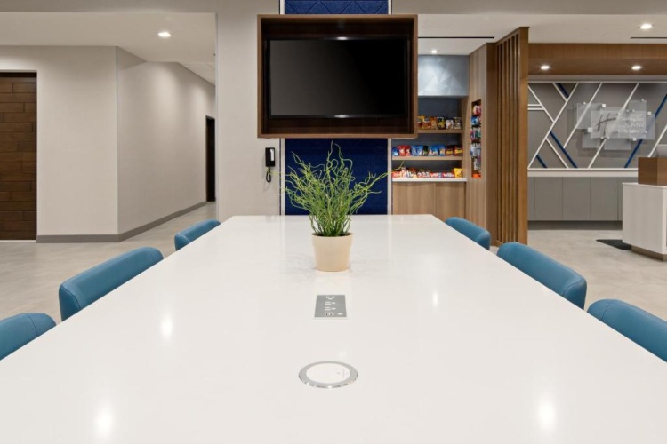 Holiday Inn Express & Suites Valencia - Santa Clarita photo 24