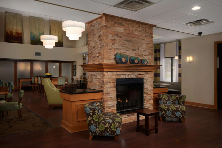 Hampton Inn & Suites Canton