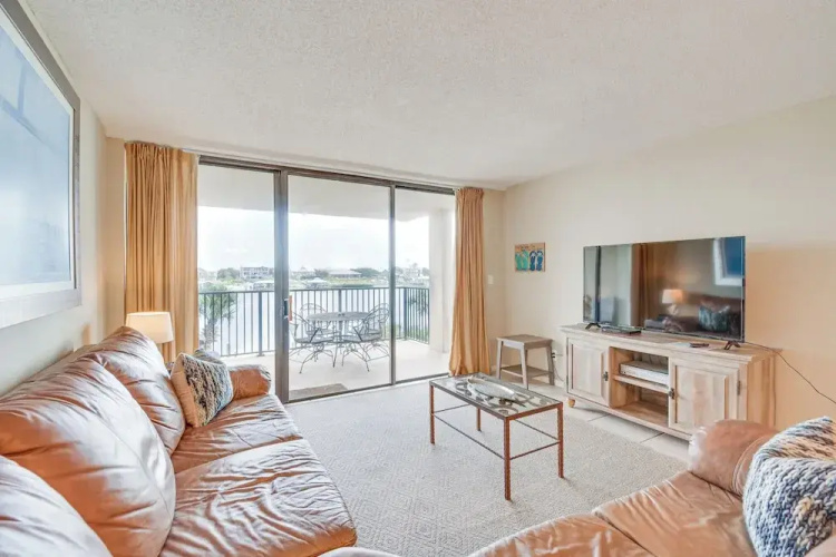 Breezy Orange Beach Condo w/ Balcony + Water View!