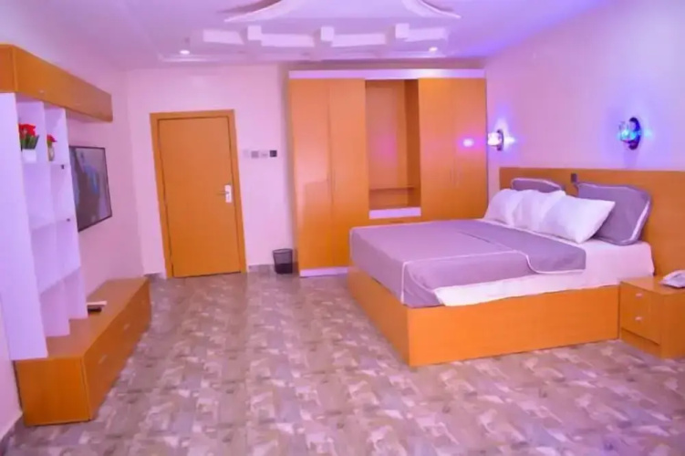 Camas Hotel and Suites