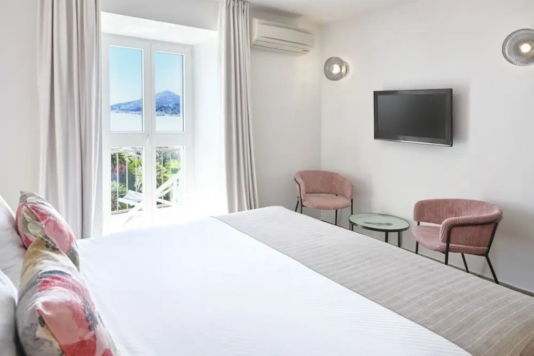 1 Bedroom Superior Apartment with balcony and with sea view