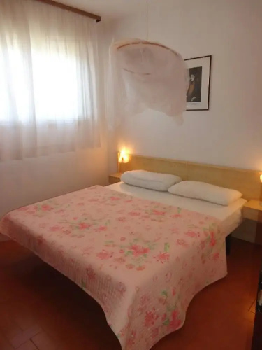 Beautiful Villa With Garden and Pool for 8 People
