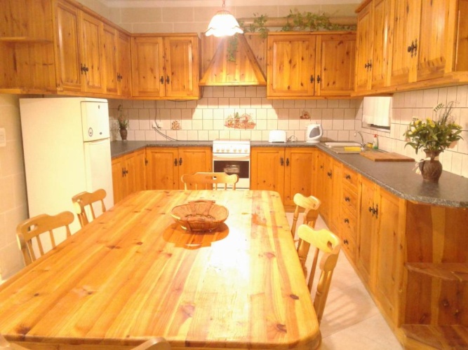 3 Bedrooms Apartment