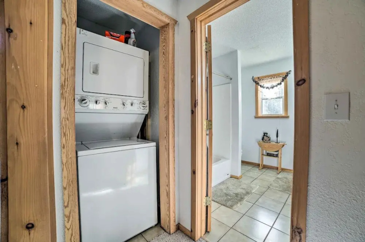 Secluded Lost Lake Cottage w/ Spacious Loft!