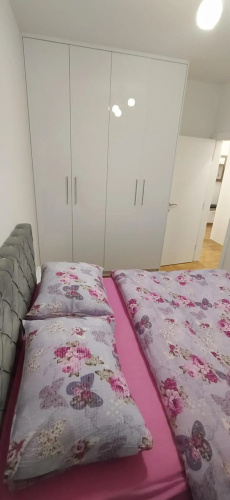 Leo Apartment