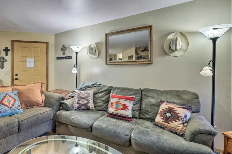 Rustic Condo w/ Deck < 1 Mi to Angel Fire Resort!