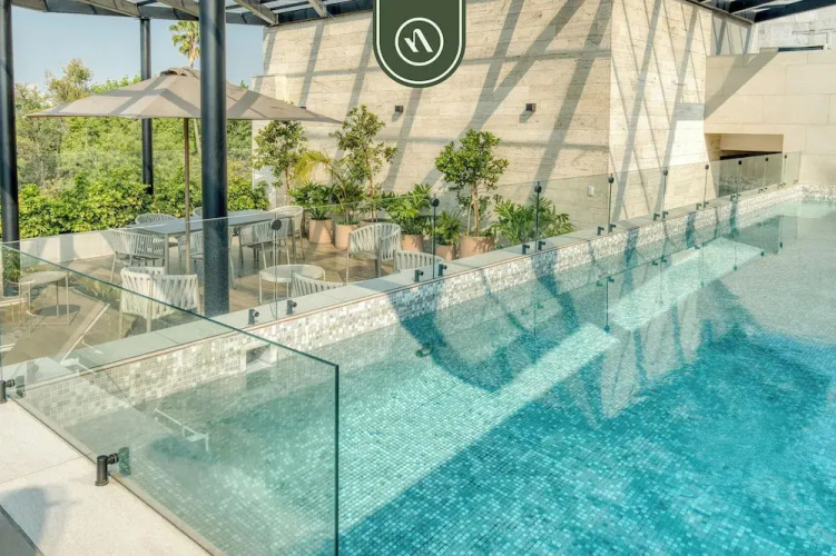 Luxury 2 BR Condo - Rooftop Pool With City View