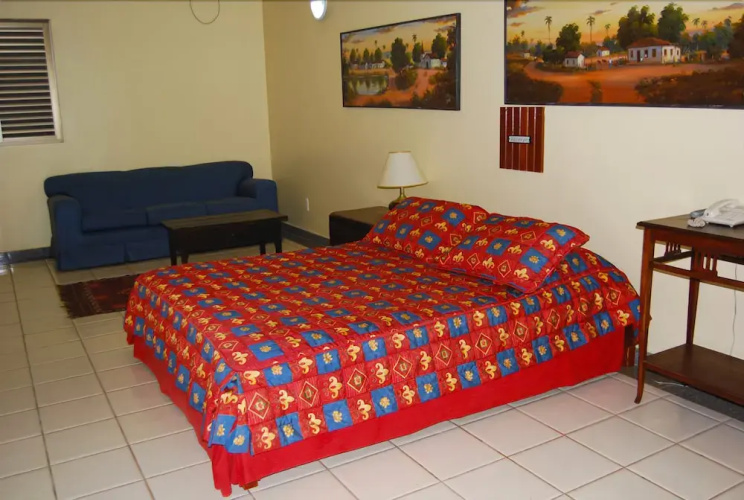 Estancia Park Hotel
