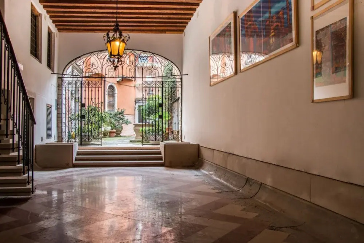 La Fenice Theatre Exclusive Flat