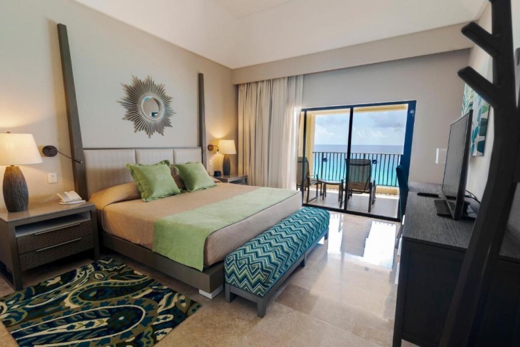 1 Bedroom Deluxe Suite beachfront