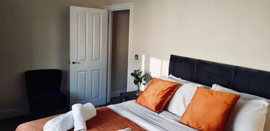 Three Bed Apt Beach View Brighton by Sojo Stay