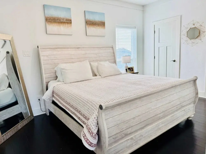 Dockside Dream Home for 10