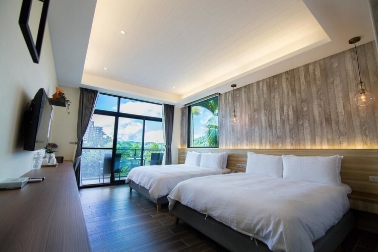 Standard Quadruple room with balcony and with city view