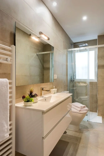 4 Bedrooms Apartment
