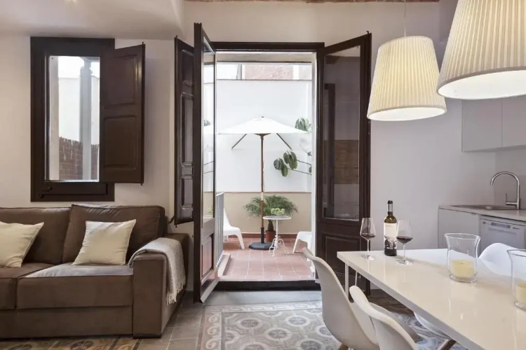 2 Bedrooms Apartment