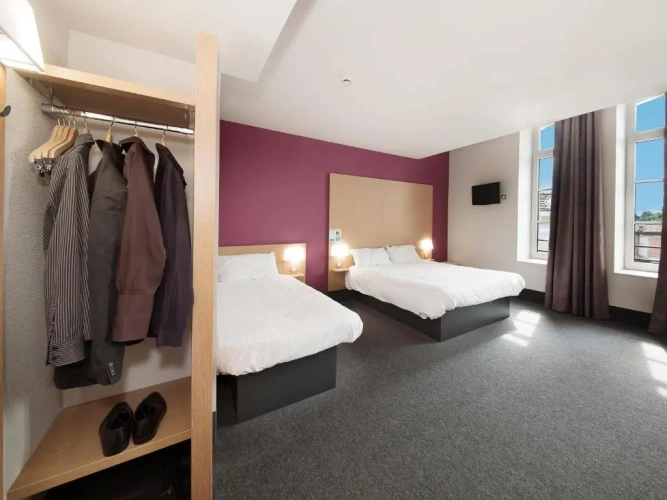 Standard Triple room