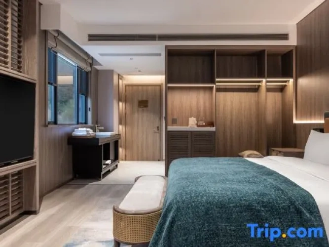 Standard Double room with lake view