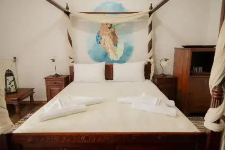 Akrotiri B&B