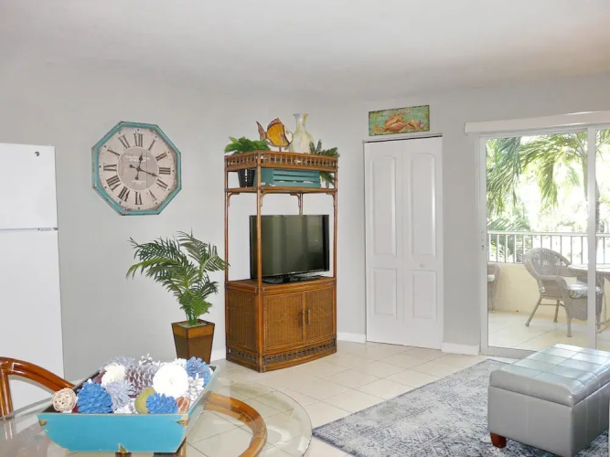 Idyllic Inland Condo With Pool and Beach Access