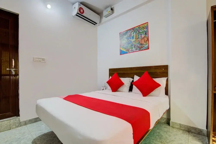 Varcity Comforts by OYO Rooms