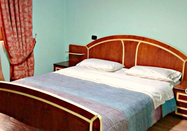 Meg Klaus Hotel