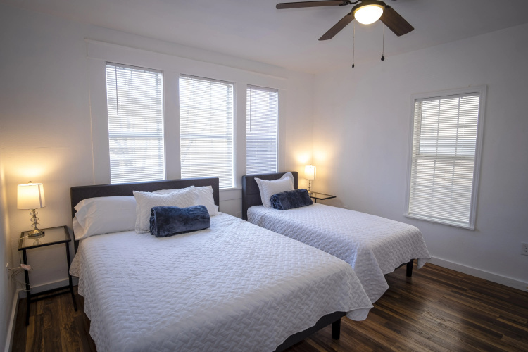 Downtown View Cozy 2br/1ba Home Sleeps 8