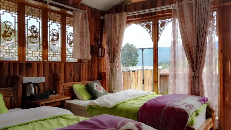 Luguhu Lakeside Apu Guest House