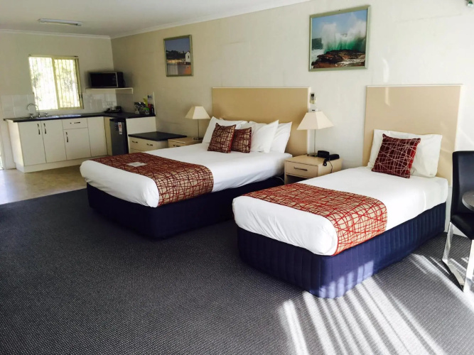 Fairway Motor Inn