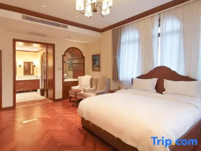 Deluxe Duplex Suite