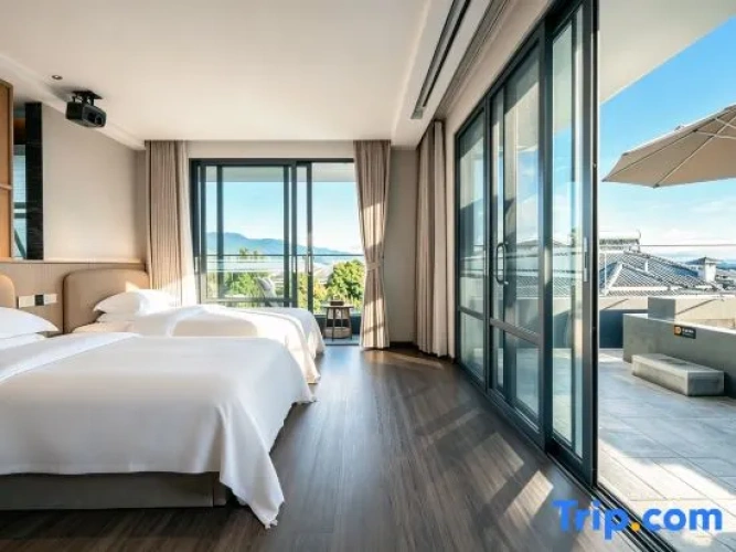 Standard Twin room with balcony