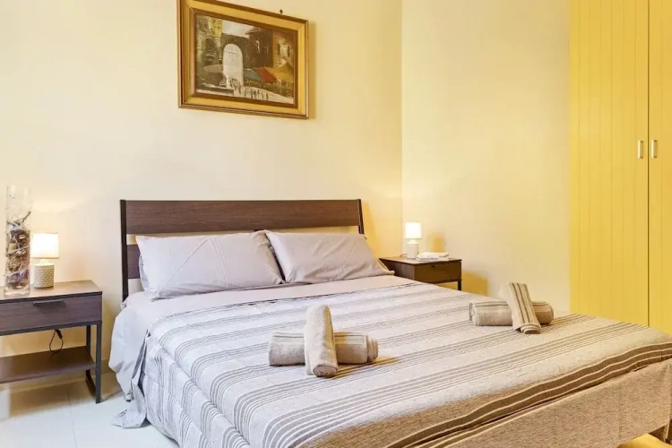 4 Bedrooms Apartment with balcony