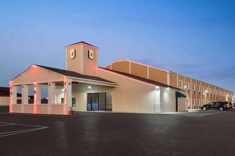 Super 8 Gainesville Tx - Gainesville, TX