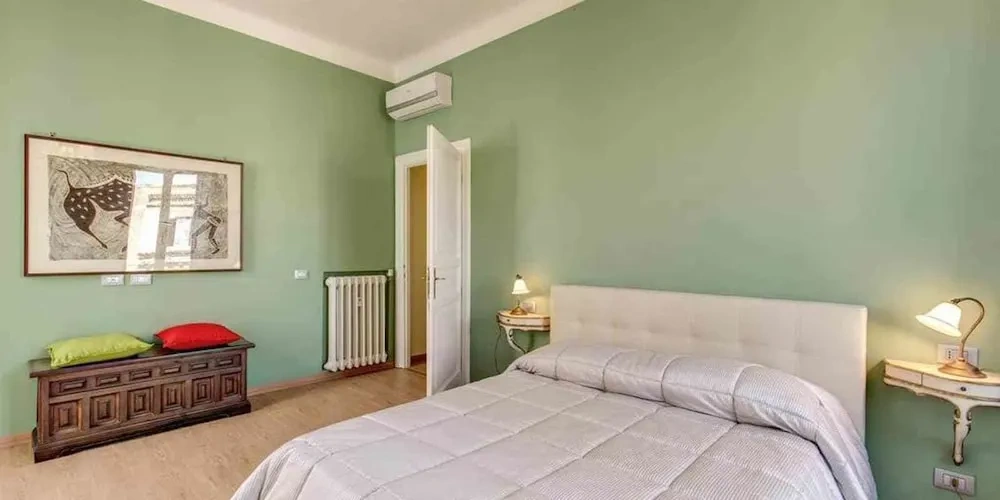 4 Bedrooms Apartment