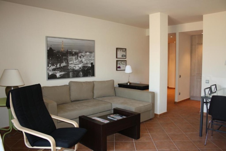 3 Bedrooms Apartment
