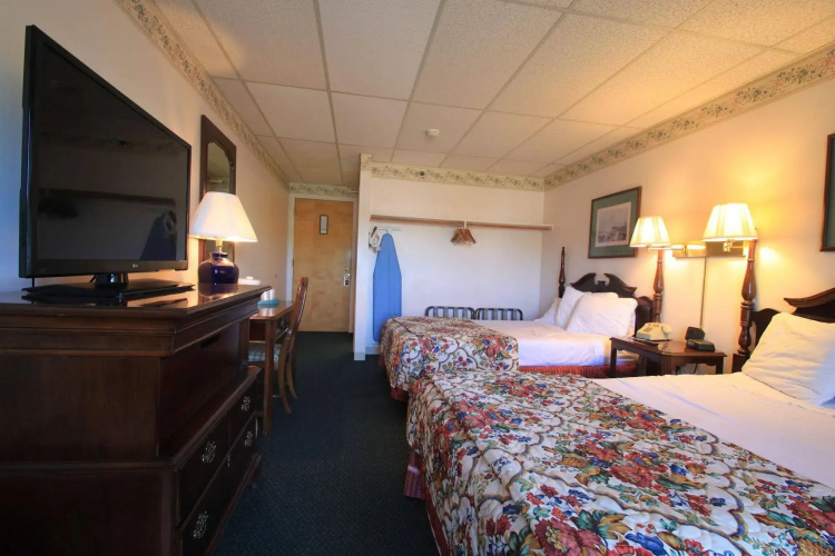 Boothbay Harbor Inn